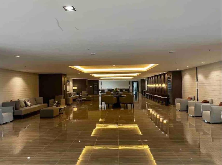 Apartment In Air Residences, Makati With Wifi, Netflix, Pool, Mall And More Manila Exteriör bild