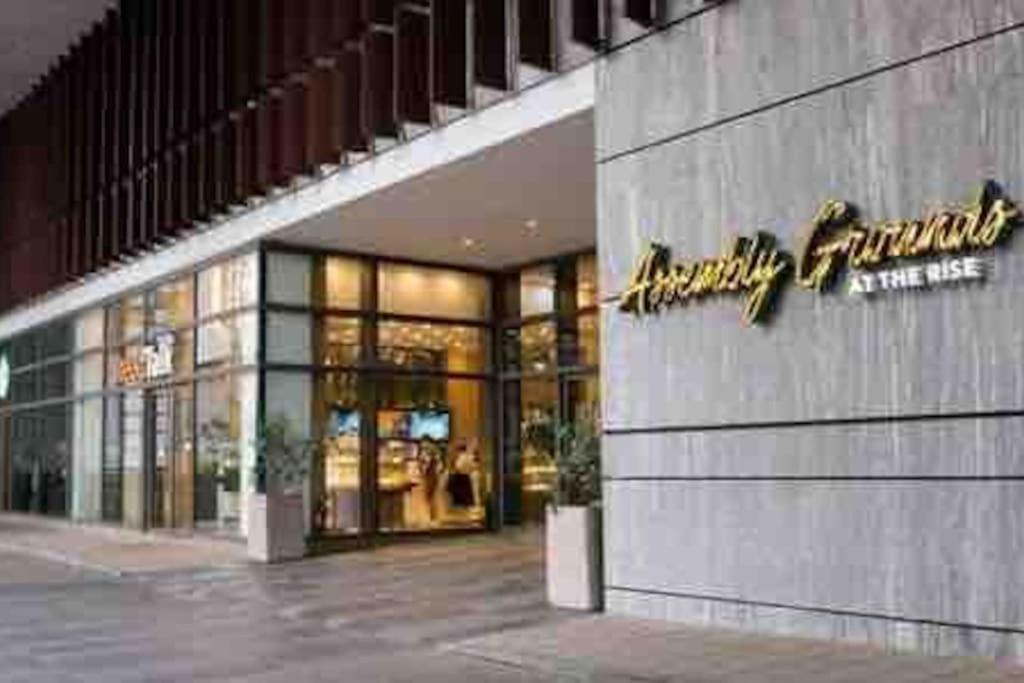 Apartment In Air Residences, Makati With Wifi, Netflix, Pool, Mall And More Manila Exteriör bild