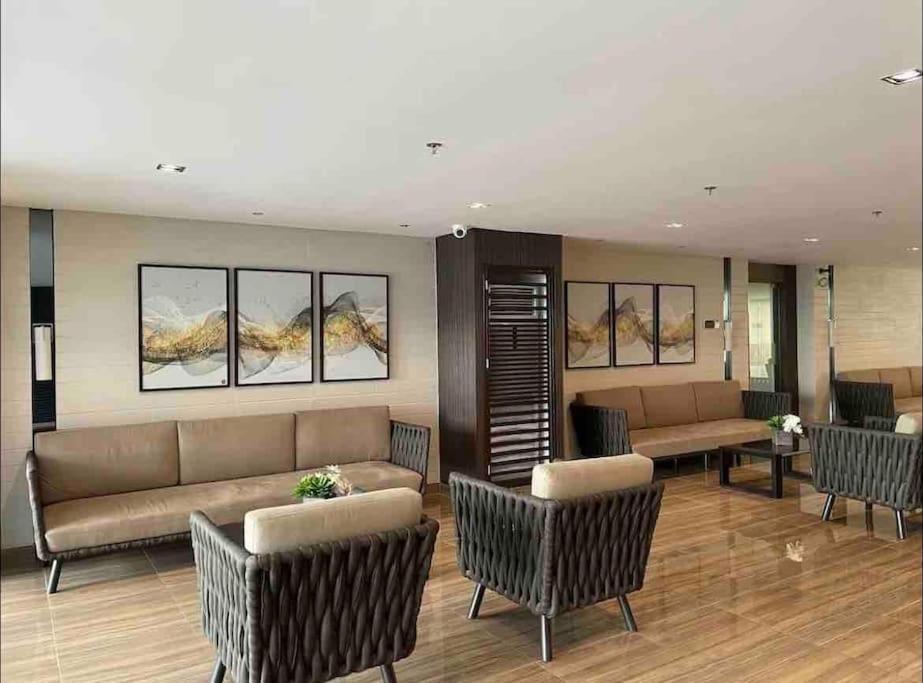Apartment In Air Residences, Makati With Wifi, Netflix, Pool, Mall And More Manila Exteriör bild